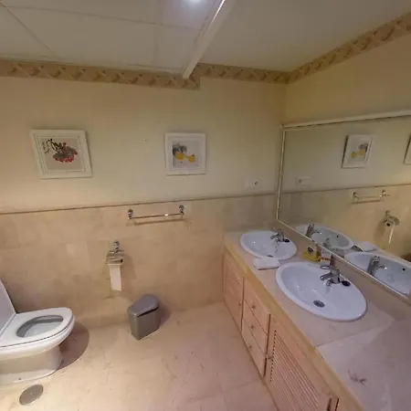 Stunning 2-bedroom Townhouse In Lomas De Cabopino, 马尔韦利亚