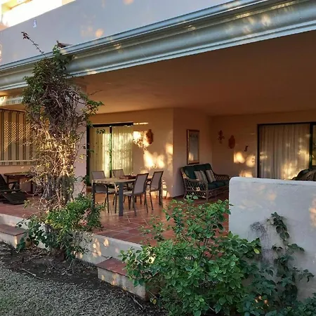 Stunning 2-bedroom Townhouse In Lomas De Cabopino, 公寓